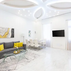  Apartment Luxurious Next To The Danube River